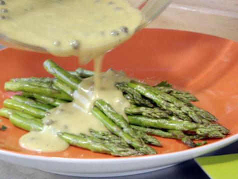 Grilled Asparagus with Green Peppercorn Vinaigrette