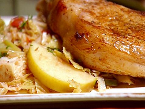 Stovetop Pork Chops with Cabbage and Apples