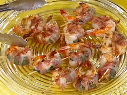Elsa's Jumbo Shrimp with Sage and Pancetta. Rachael Ray30 Minute MealsTM1A01