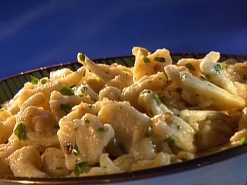 One Special Spaetzle. Guy Fieri
Guy's Big Bite
GI-0512
