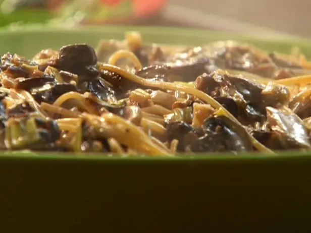 Creamy Mushroom Spaghetti (Espagueti Cremoso con Champiñones)