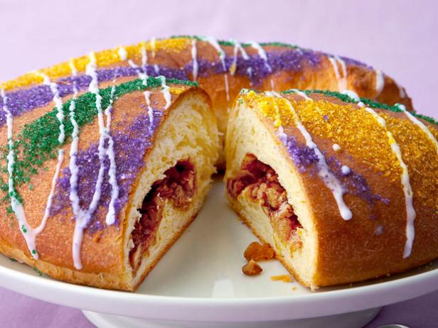 Cinnamon Roll King Cake (Quick + Easy) | Hello Little Home