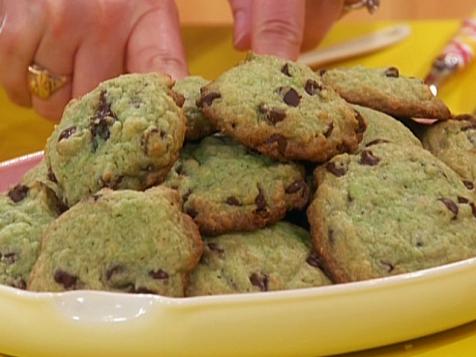 Mint Chocolate Chip Cookies with Ice Cream