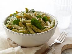 Try Food Network's Penne with Spinach Sauce from Giada De Laurentiis for a simple, quick dinner for Meatless Monday.