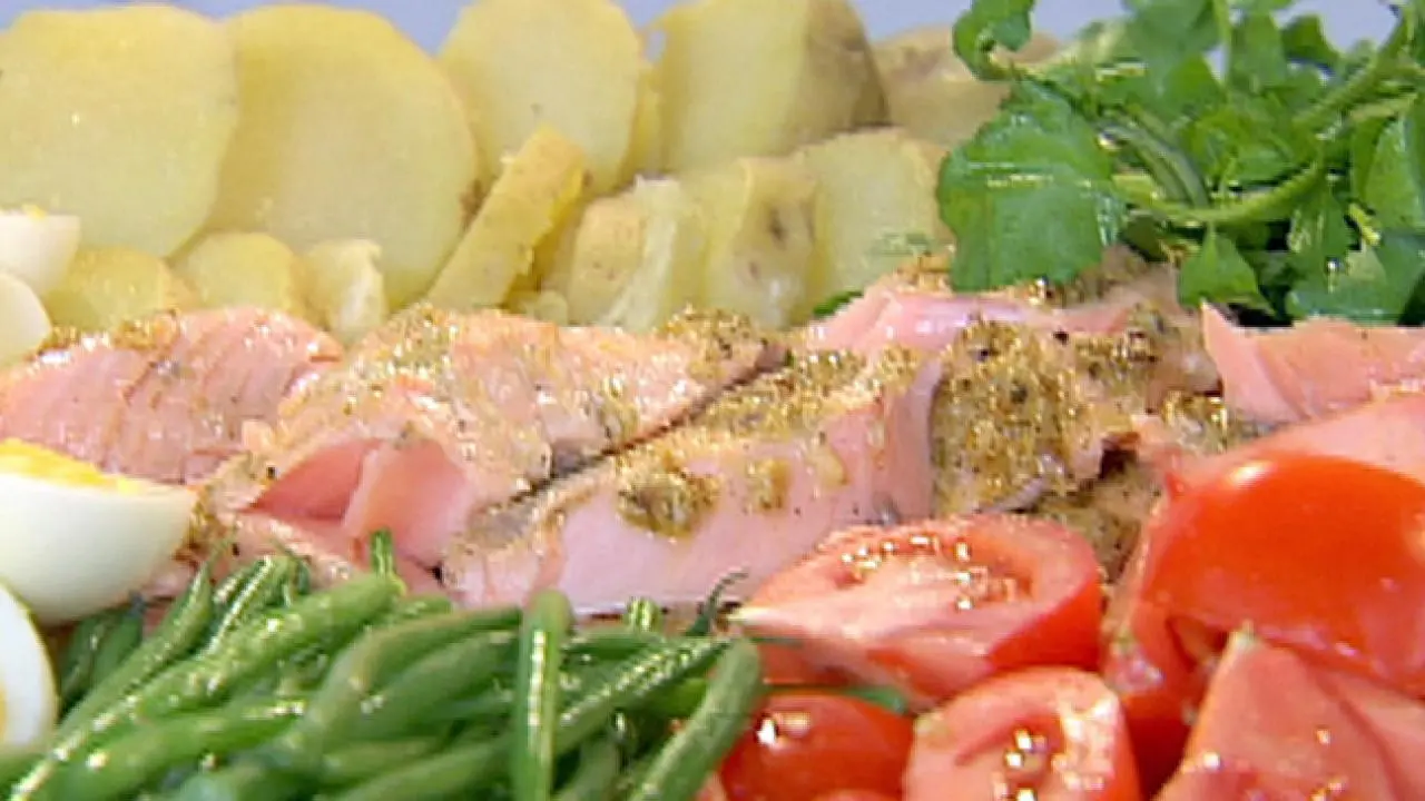 Roasted Salmon Nicoise Platter