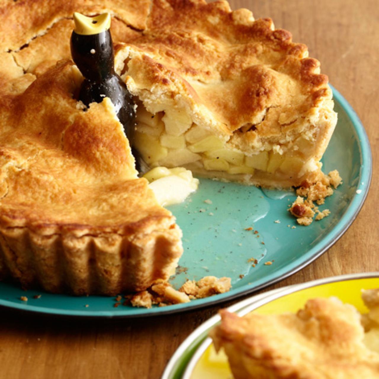 https://food.fnr.sndimg.com/content/dam/images/food/fullset/2008/2/4/0/EA1115_Super_Apple_Pie.jpg.rend.hgtvcom.1280.1280.suffix/1371585656805.jpeg