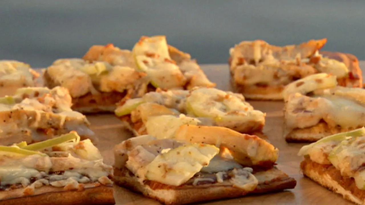 BBQ Chicken Pizza With Apple