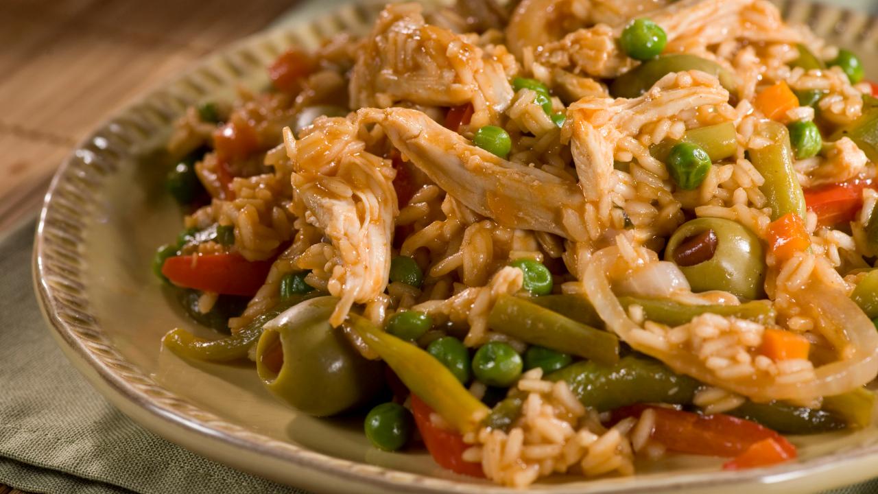 One Pan Green Chicken and Rice (Arroz con Pollo Verde)