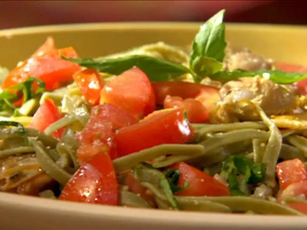 Spinach Fettuccine with Clam-Butter Sauce and Diced Tomatoes Recipe | Robin Miller | Food Network