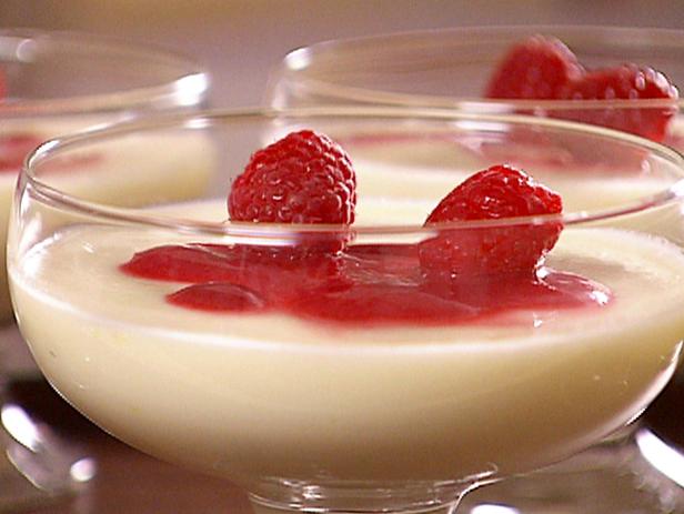 Lemon Panna Cotta With Raspberry Coulis_image