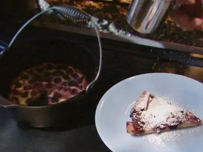 EA-1120
Dutch Oven Cherry Clafouti