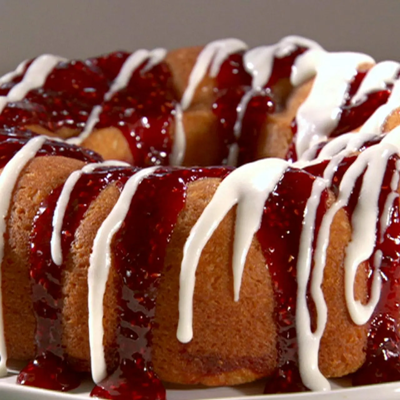 Raspberry Ripple Cake Recipe | Sandra Lee | Food Network