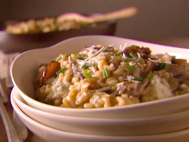 Gorgonzola and Porcini Mushroom Risotto Recipe | Giada De Laurentiis ...