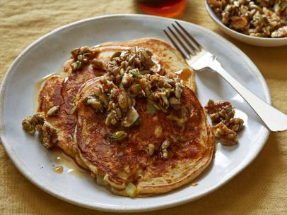 EK0501Whole Wheat Pancakes with Nutty Topping