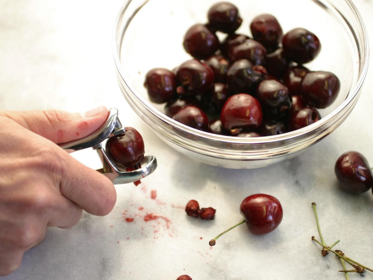 https://food.fnr.sndimg.com/content/dam/images/food/fullset/2008/8/21/0/pit-cherries-w-cherry-pitter_s4x3.jpg.rend.hgtvcom.1280.960.suffix/1371587210166.jpeg