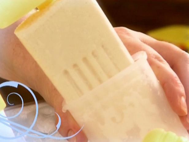 Eggnog Ice Pops: Coquito