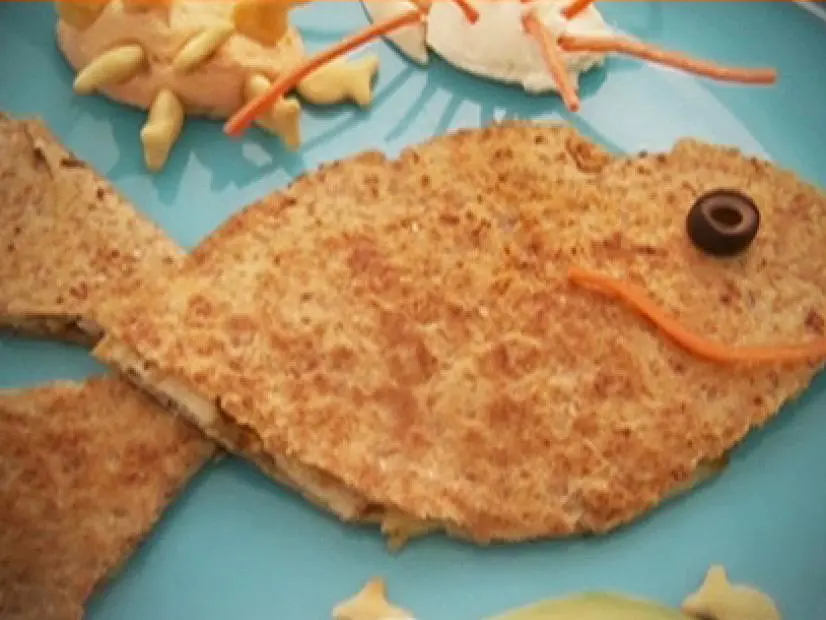 IY0302Fishy-dilla Kids Plate