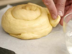 Shaping_Challa_Loaf_3_s4x3
