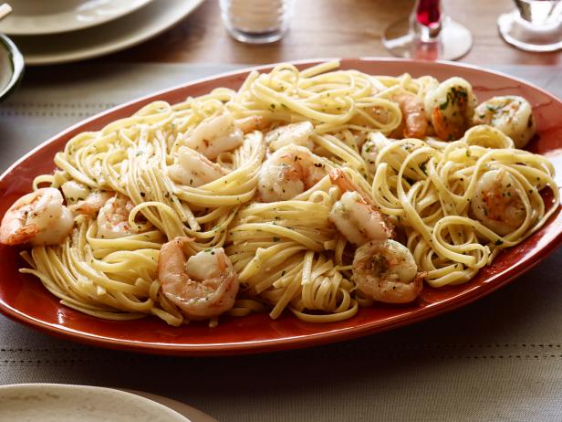 Easy Shrimp Scampi Linguine Recipe with Garlic, Lemon + White Wine