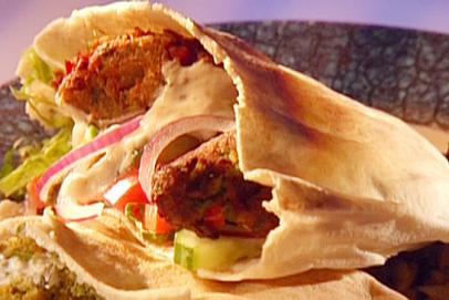 Falafel in Pita with Yogurt Sauce-image