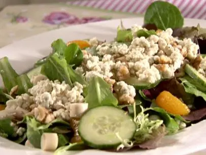 Mixed Greens with Mandarin Oranges and Walnuts. Sandra Lee
Semi-Homemade
SH-1302