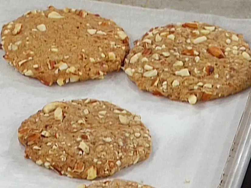Blue Ribbon Almond Roca Cookies. Emeril Lagasse
Emeril Live
EM-0228