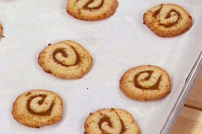 Pumpkin Pie Pinwheel Cookies. Emeril Lagasse
EM-0228
Emeril Live