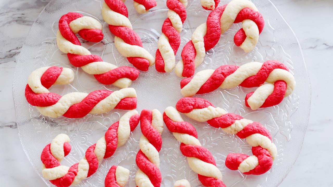 Sandy's Candy-Cane Cookies