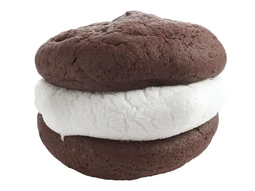 A fluffy marshmallow like cream stuffed between two chocolate cookies