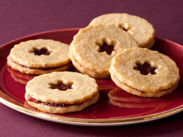 linzer cookies with hazelnuts