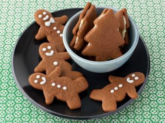 Alex Guarnaschellis Gingerbread Cookies shaped like men and trees 