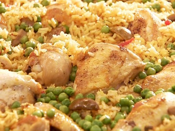 One Pan Green Chicken and Rice (Arroz con Pollo Verde)
