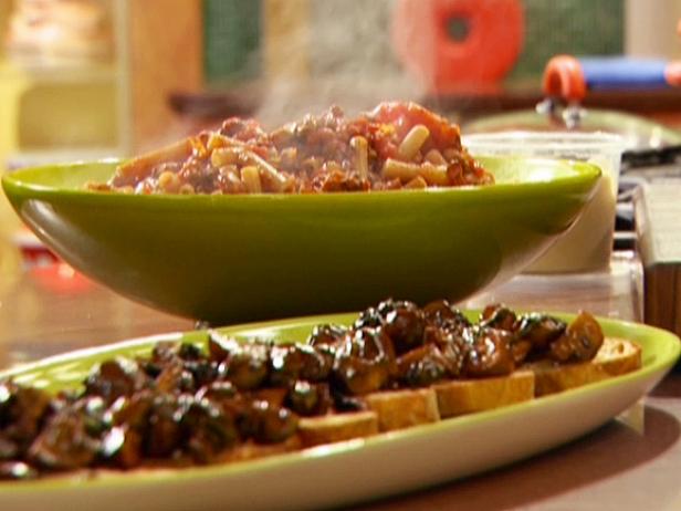 Crimini Ragu with Spinach Crostini and Chicken Ragu with Whole Wheat Pasta image