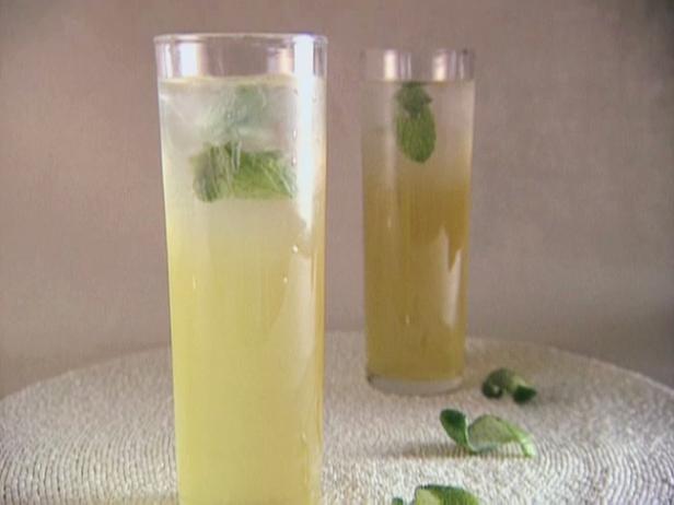 Lime-oncello Spritzers with Mint image