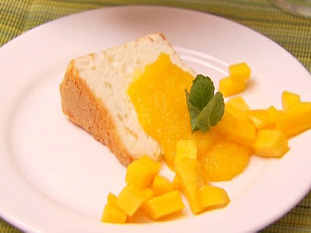 Angel Food Cake with Mangoes