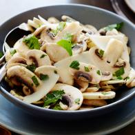 FRESH MUSHROOM AND PARSLEY SALADGiada De LaurentiisGiada at Home/Weâ  ll Always Have ParisFood NetworkLarge Button Mushrooms, FlatleafParsley, Olive Oil, Lemon Juice, Pepper, Parmesan