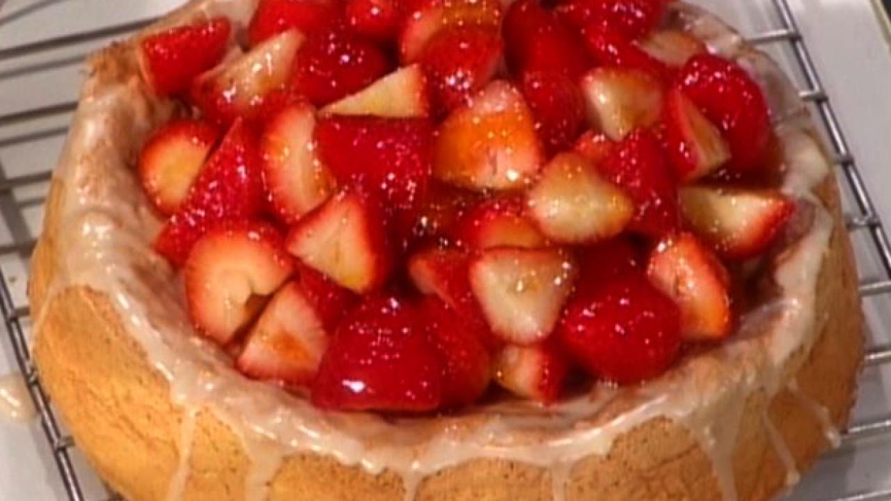 Lemon Cake With Strawberries