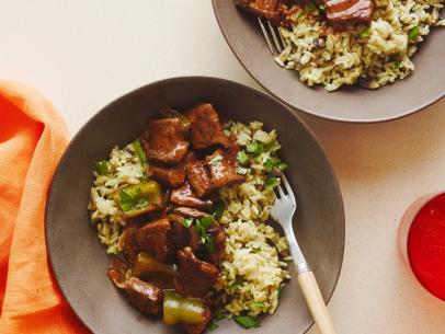 PEPPER STEAK AND RICE PILAF WITH MUSHROOMS, Rachael Ray, 30 Minute Meals/SteakAmplified, Food Network, Olive Oil, Butter, White Mushrooms, Rice Pilaf Mix, Parsley,Vegetable Oil, Tenderloin, Butter, Green Bell Peppers, White Onion, All-Â­purpose Flour, TomatoPaste, Dry Sherry, Beef Consomme
