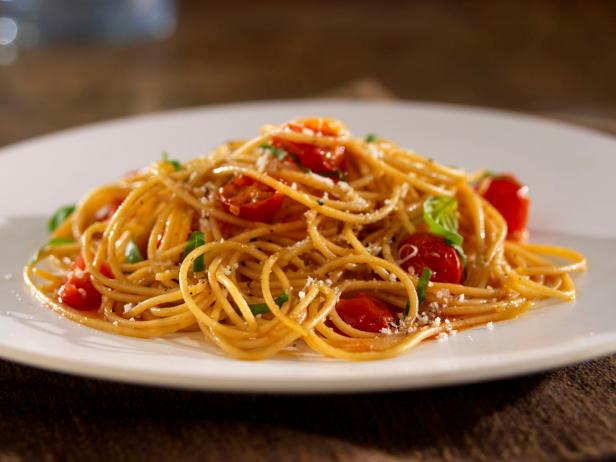 Barilla Whole Grain Spaghetti with Cherry Tomatoes and Basil Recipe | Food  Network