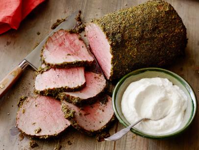 HERBCRUSTED
ROAST BEEF WITH HORSERADISH CREAM
Sunny Anderson
Cooking For Real/Spring Forward, Fall Back
Food Network
Boneless Beef Eye Round Roast, Pepper, Vegetable Oil, Garlic, Parsley, Thyme, Oregano,
Mustard Powder, Sour Cream, Horseradish, Lemon Juice, Salt