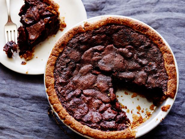 BOURBON AND CHOCOLATE PECAN PIE
Tyler Florence
Food 911/Southern Roots
Food Network
Allpurpose
Flour, Pecans, Sugar, Salt, Unsalted Butter, Unsweetened Chocolate, Eggs, Dark
Corn Syrup, Vanilla Extract, Bourbon