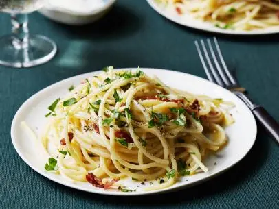 Food Network 
Tyler Florence Spaghetti Alla Carbonara
Winter Weeknight Dinners in 60