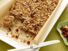 Treat your kids to homemade versions of their favorite afternoon snacks like granola bars, crackers and fruit with easy recipes from Food Network.