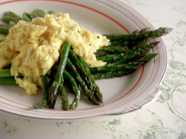 Scrambled Eggs over Asparagus