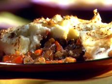 Cooking expert Aida Mollenkamp prepares delicious dishes while providing answers to questions submitted by Food Network viewers in her interactive cooking show, Ask Aida. Today she prepares a vegetarian shepards pie.