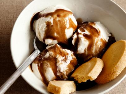 Guiness Shortbread Sundae with Cookies in a White Bowl
