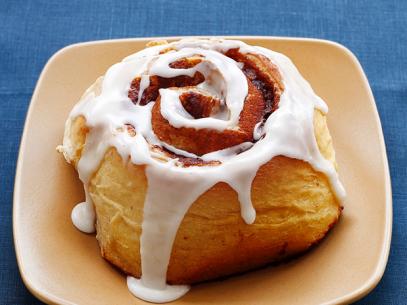 Cinnamon Pastry with Frosty in a Square Beige Dish