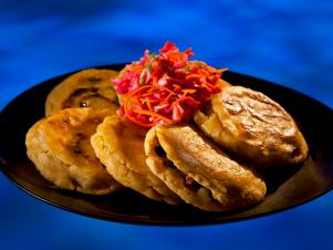Gi0901_stuffed Pupusas_s4x3
