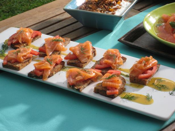 Smoked Salmon on Grilled Seven Grain Bread with Tomato and Dill_image