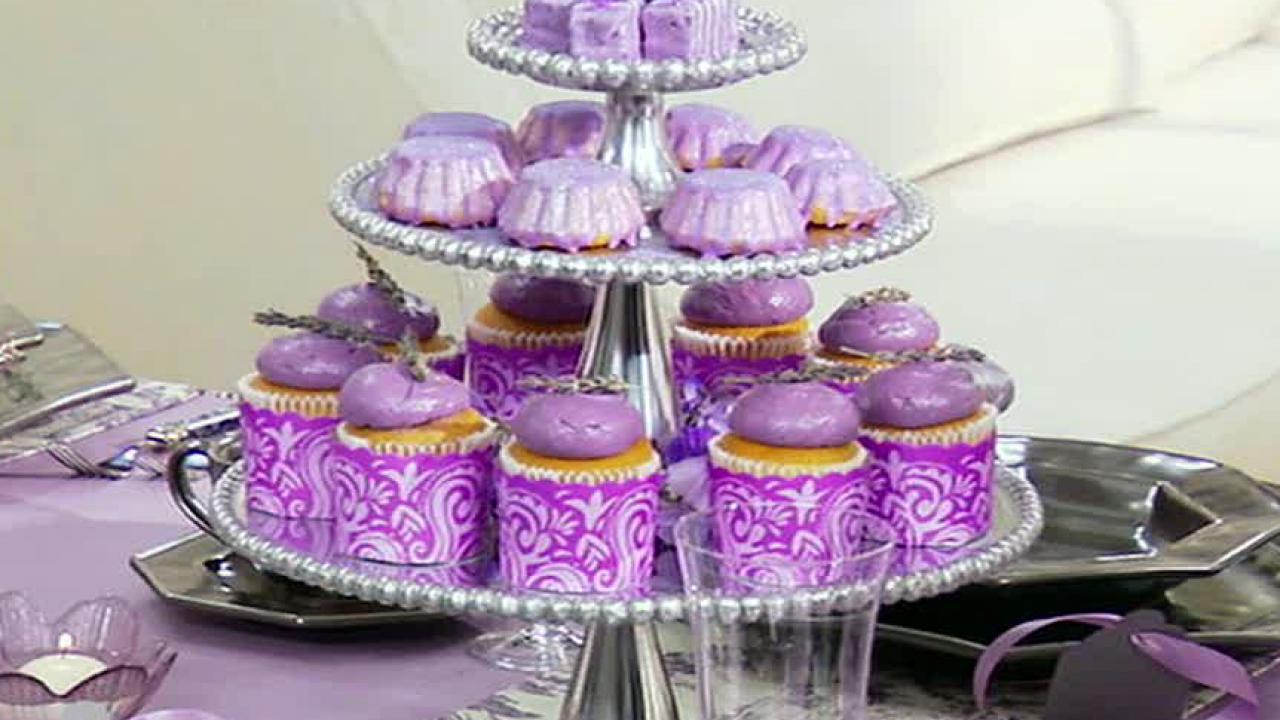 Tablescape Mini Cakes